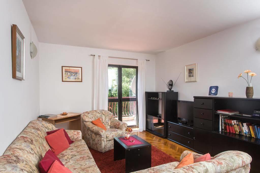 מליני Apartment Ive מראה חיצוני תמונה